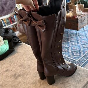 Elegant Brown Knee-High Boots with Bow Detail